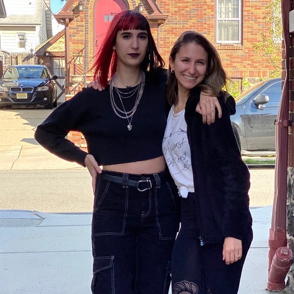 Meet your Posher, Cynthia - Picture 2 of 3